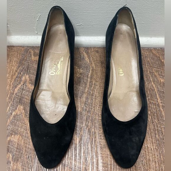 Salvatore Ferragamo Italy Black Vintage Suede Leather Pumps Size 8.5AA - Picture 2 of 15